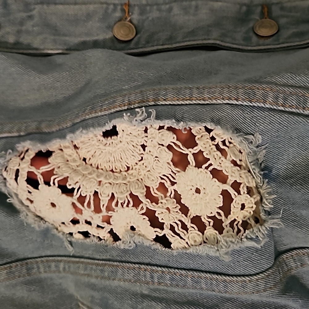 NWT Boohoo Plus jean jacket with lace Cut Outs Sz. 24 - Picture 4 of 9